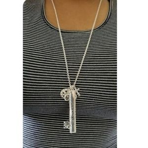 🌻 Silver Tone 'Serenity Pendant